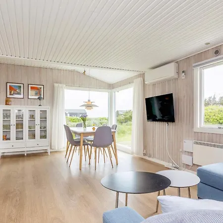 בית נופש Three-bedroom In 28