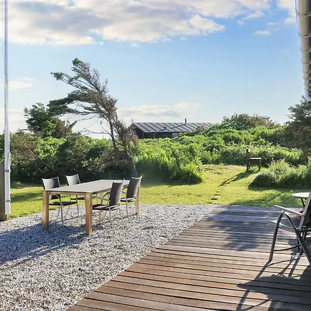 Holiday home Three-bedroom In 28