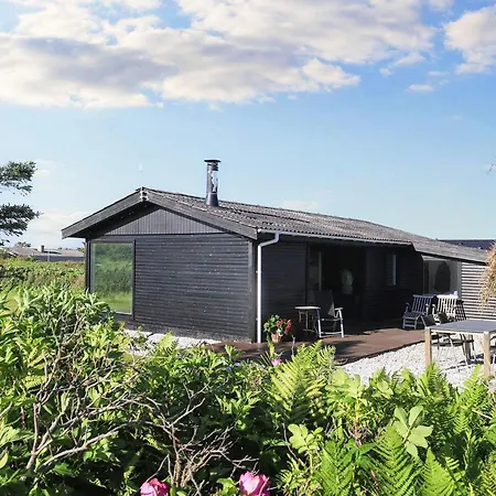 Three-bedroom In 28 Holiday home *