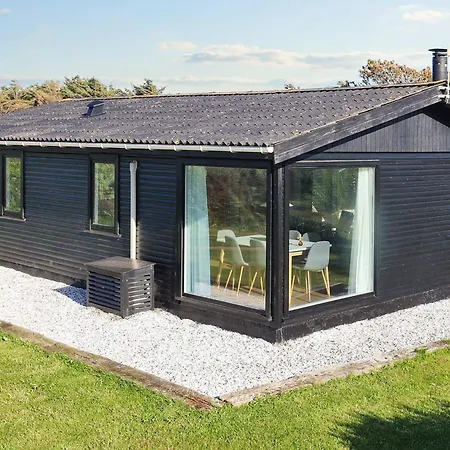 Three-bedroom In 28 Holiday home *