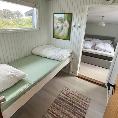 Three-bedroom In 28 Holiday home
