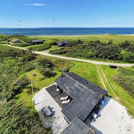 Holiday home Three-bedroom In 28