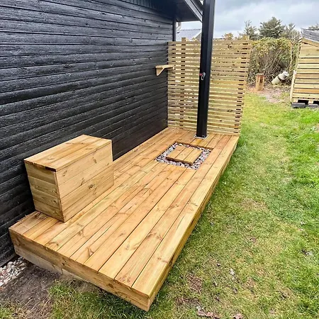 Holiday home Three-bedroom In 28